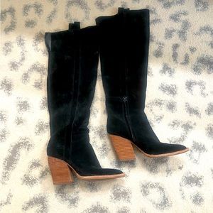 🖤Almost new Gianni Bini suede knee boots!🖤